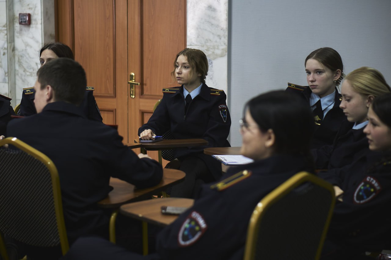 Сегодня студенты Саянского техникума СТЭМИ оказались в центре шквала мнений, молний острых аргументов и жара дискуссий Сегодня студенты Саянского техникума СТЭМИ оказались в центре шквала мнений, молний острых аргументов и жара дискуссий