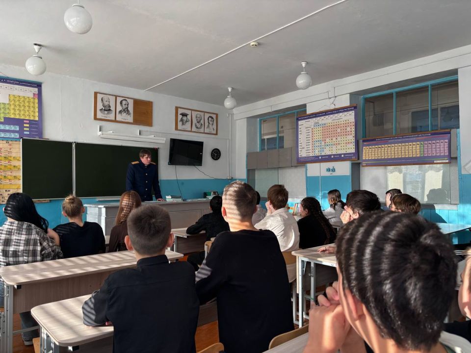 Сотрудник ГСУ провел профилактическое занятие для школьников