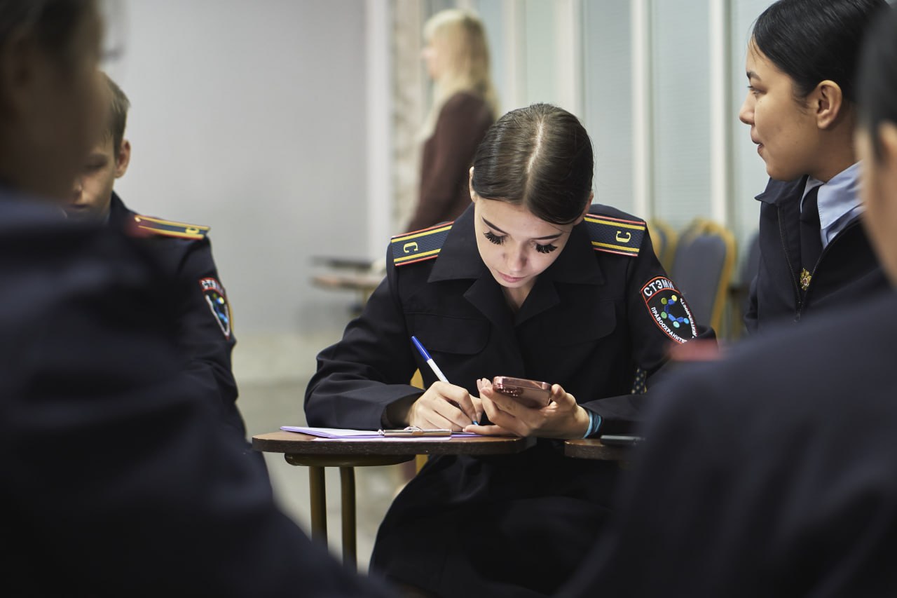 Сегодня студенты Саянского техникума СТЭМИ оказались в центре шквала мнений, молний острых аргументов и жара дискуссий Сегодня студенты Саянского техникума СТЭМИ оказались в центре шквала мнений, молний острых аргументов и жара дискуссий