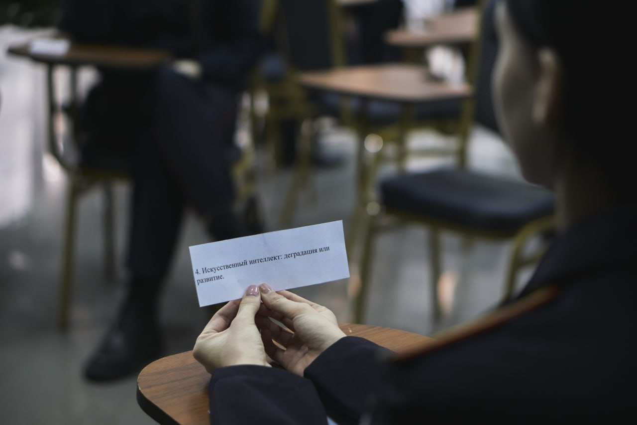 Сегодня студенты Саянского техникума СТЭМИ оказались в центре шквала мнений, молний острых аргументов и жара дискуссий Сегодня студенты Саянского техникума СТЭМИ оказались в центре шквала мнений, молний острых аргументов и жара дискуссий