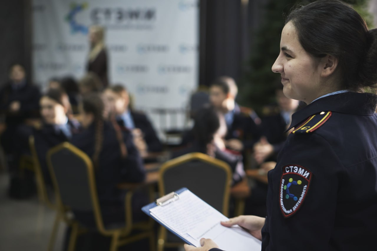 Сегодня студенты Саянского техникума СТЭМИ оказались в центре шквала мнений, молний острых аргументов и жара дискуссий Сегодня студенты Саянского техникума СТЭМИ оказались в центре шквала мнений, молний острых аргументов и жара дискуссий