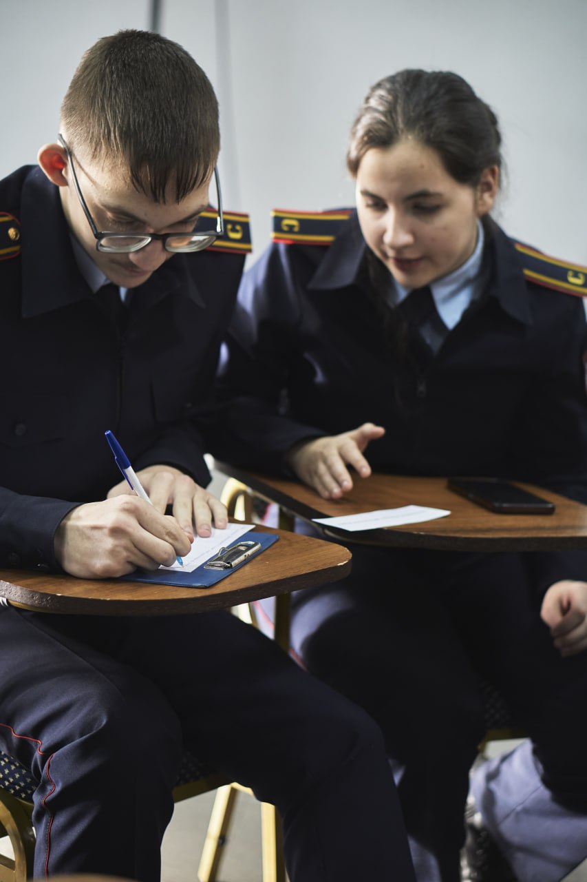 Сегодня студенты Саянского техникума СТЭМИ оказались в центре шквала мнений, молний острых аргументов и жара дискуссий Сегодня студенты Саянского техникума СТЭМИ оказались в центре шквала мнений, молний острых аргументов и жара дискуссий