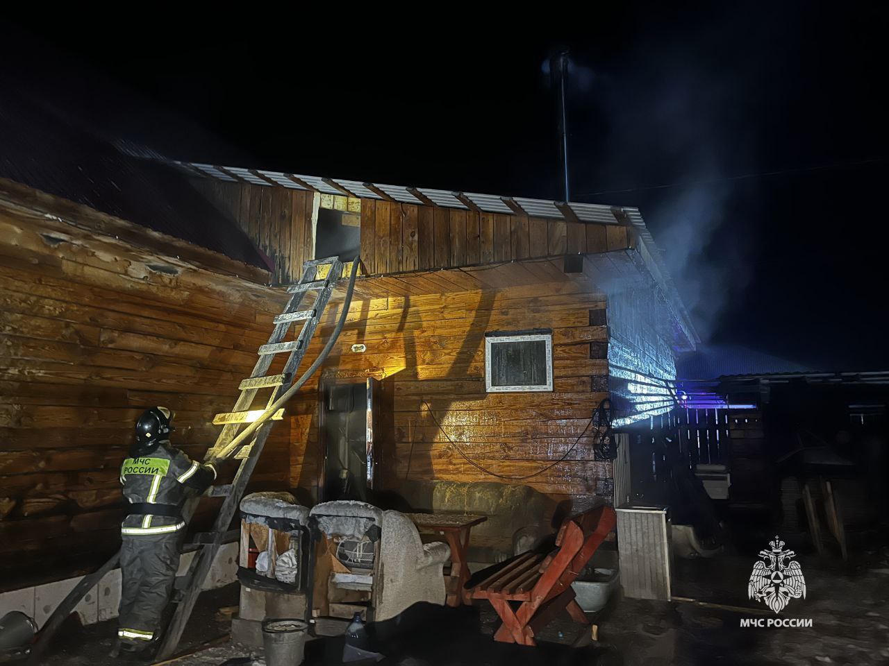 Мужчина погиб на пожаре в Минусинске- он отравился продуктами горения