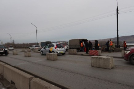 Работы на Коммунальном мосту в Абакане будут продолжаться все выходные