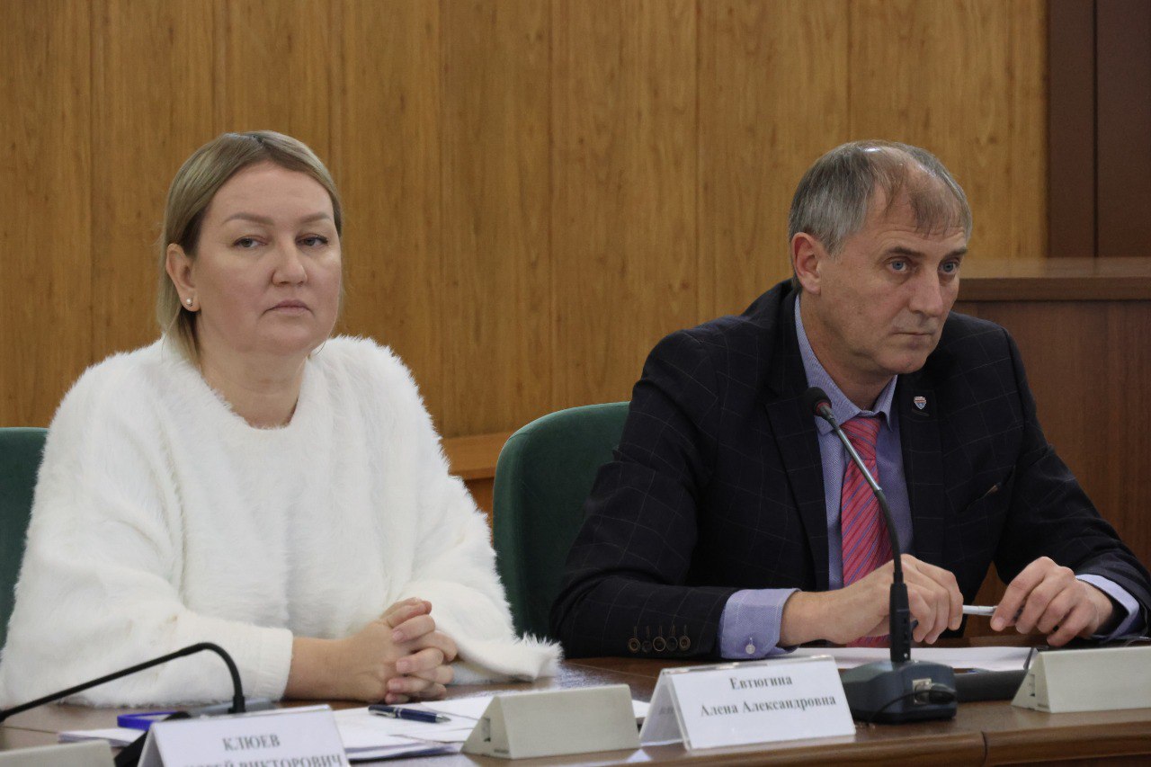 Откроются ли в Абакане уличные катки и где искать новогодние инсталляции? Новогодняя иллюминация и световые инсталляции уже украшают Абакан, но разноцветных огней к Новому году станет больше Откроются ли в Абакане уличные катки и где искать новогодние инсталляции? Новогодняя иллюминация и световые инсталляции уже украшают Абакан, но разноцветных огней к Новому году станет больше