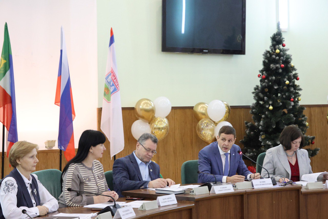 Глава города Абакана Алексей Лемин провёл организационный комитет по подготовке и проведению городских мероприятий, посвящённых празднованию Нового года в столице Республики Хакасия Глава города Абакана Алексей Лемин провёл организационный комитет по подготовке и проведению городских мероприятий, посвящённых празднованию Нового года в столице Республики Хакасия