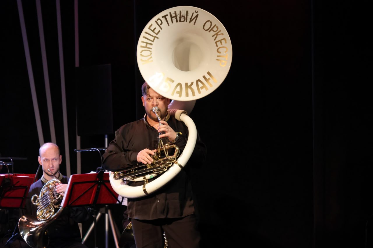 12 декабря Абаканский Дворец Молодёжи наполнился волшебными звуками знаменательного события – 35-летия юбилея Концертного духового оркестра города Абакана! В этот вечер коллектив под руководством Заслуженного работника... 12 декабря Абаканский Дворец Молодёжи наполнился волшебными звуками знаменательного события – 35-летия юбилея Концертного духового оркестра города Абакана! В этот вечер коллектив под руководством Заслуженного работника...