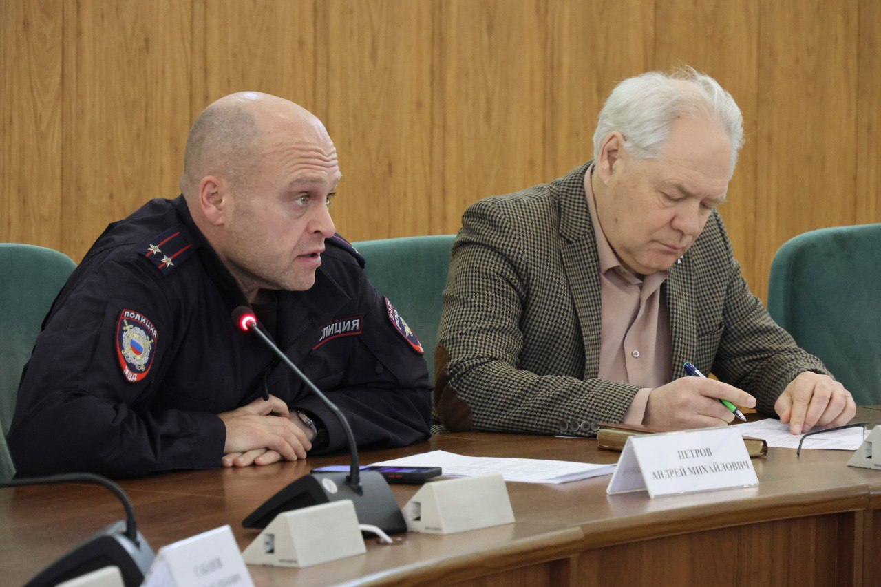 Откроются ли в Абакане уличные катки и где искать новогодние инсталляции? Новогодняя иллюминация и световые инсталляции уже украшают Абакан, но разноцветных огней к Новому году станет больше Откроются ли в Абакане уличные катки и где искать новогодние инсталляции? Новогодняя иллюминация и световые инсталляции уже украшают Абакан, но разноцветных огней к Новому году станет больше