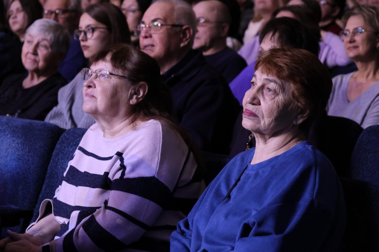 12 декабря Абаканский Дворец Молодёжи наполнился волшебными звуками знаменательного события – 35-летия юбилея Концертного духового оркестра города Абакана! В этот вечер коллектив под руководством Заслуженного работника... 12 декабря Абаканский Дворец Молодёжи наполнился волшебными звуками знаменательного события – 35-летия юбилея Концертного духового оркестра города Абакана! В этот вечер коллектив под руководством Заслуженного работника...