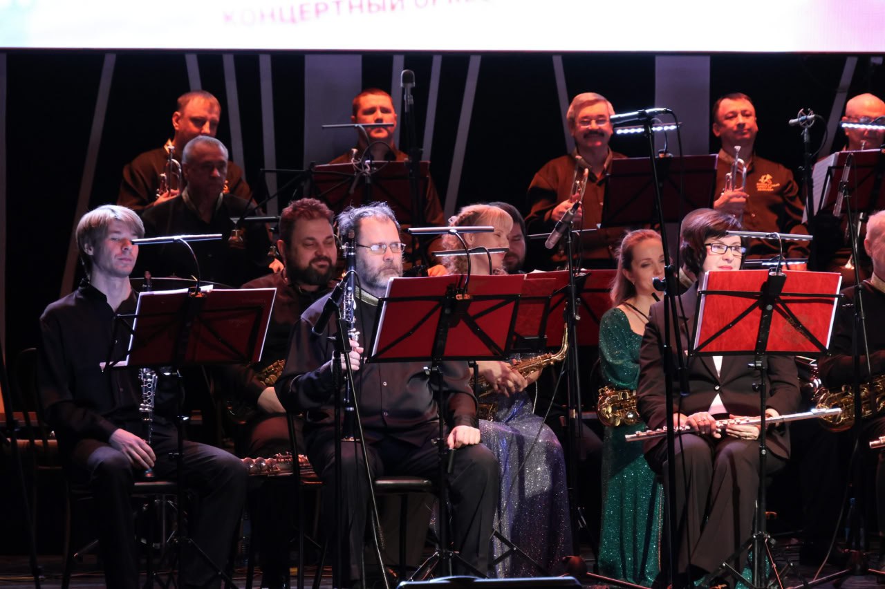 12 декабря Абаканский Дворец Молодёжи наполнился волшебными звуками знаменательного события – 35-летия юбилея Концертного духового оркестра города Абакана! В этот вечер коллектив под руководством Заслуженного работника... 12 декабря Абаканский Дворец Молодёжи наполнился волшебными звуками знаменательного события – 35-летия юбилея Концертного духового оркестра города Абакана! В этот вечер коллектив под руководством Заслуженного работника...