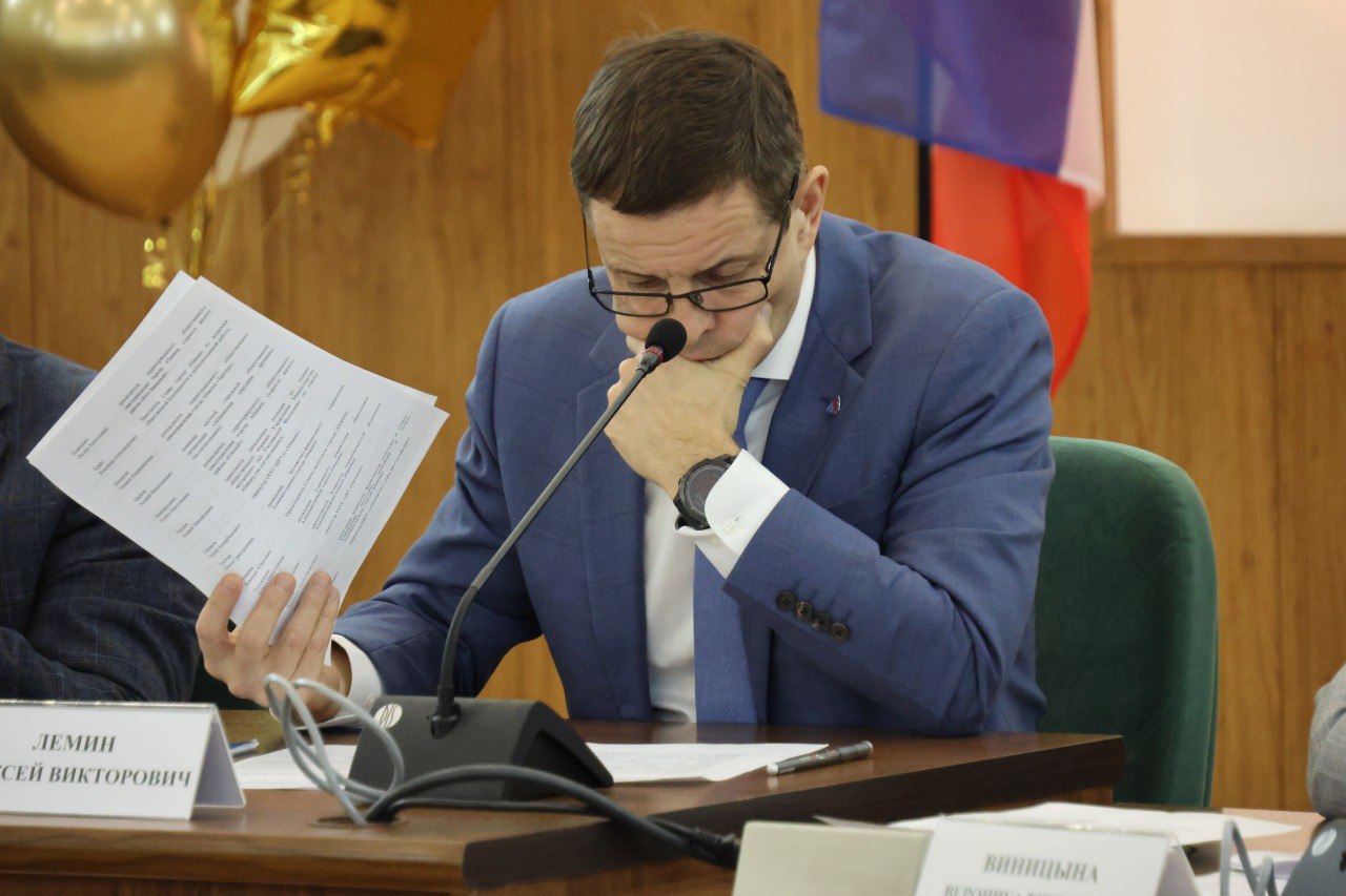 Откроются ли в Абакане уличные катки и где искать новогодние инсталляции? Новогодняя иллюминация и световые инсталляции уже украшают Абакан, но разноцветных огней к Новому году станет больше Откроются ли в Абакане уличные катки и где искать новогодние инсталляции? Новогодняя иллюминация и световые инсталляции уже украшают Абакан, но разноцветных огней к Новому году станет больше