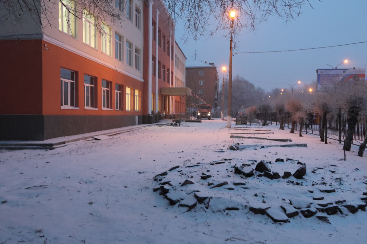 Подрядчик – ООО «ПромСтройРесурс» – постепенно завершает капитальный ремонт в школе № 10. Большинство учебных кабинетов уже готовы, в них расставляется мебель Подрядчик – ООО «ПромСтройРесурс» – постепенно завершает капитальный ремонт в школе № 10. Большинство учебных кабинетов уже готовы, в них расставляется мебель