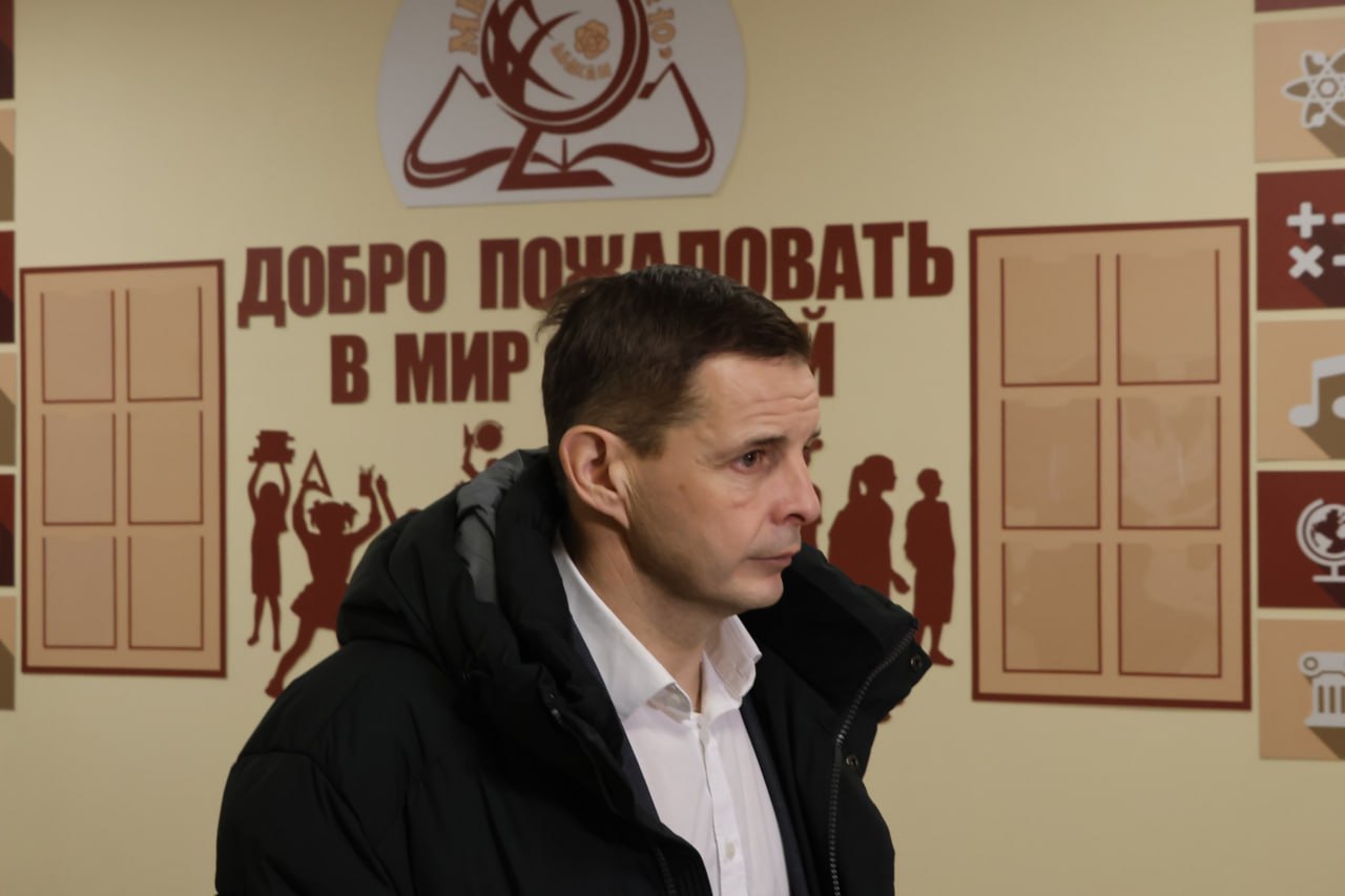 Подрядчик – ООО «ПромСтройРесурс» – постепенно завершает капитальный ремонт в школе № 10. Большинство учебных кабинетов уже готовы, в них расставляется мебель