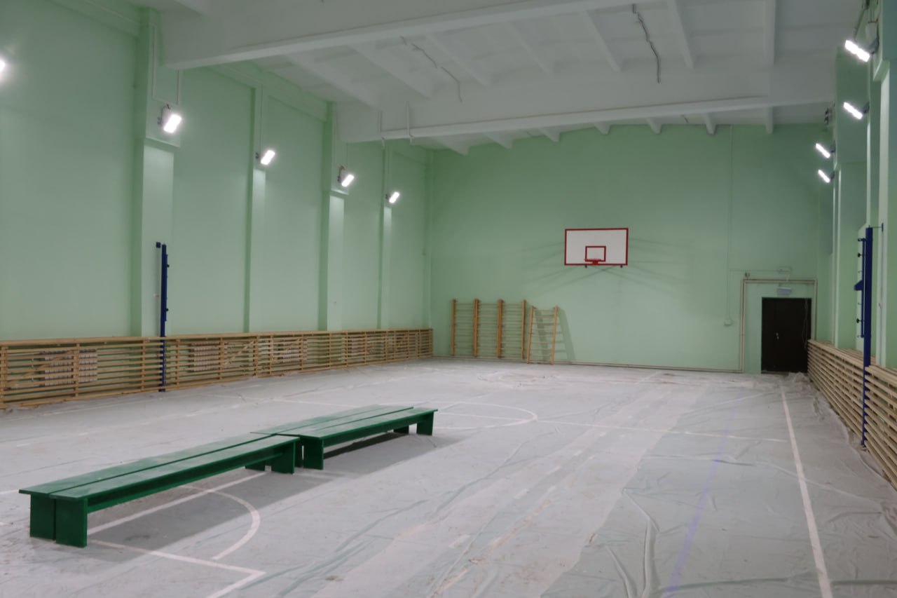 Подрядчик – ООО «ПромСтройРесурс» – постепенно завершает капитальный ремонт в школе № 10. Большинство учебных кабинетов уже готовы, в них расставляется мебель Подрядчик – ООО «ПромСтройРесурс» – постепенно завершает капитальный ремонт в школе № 10. Большинство учебных кабинетов уже готовы, в них расставляется мебель