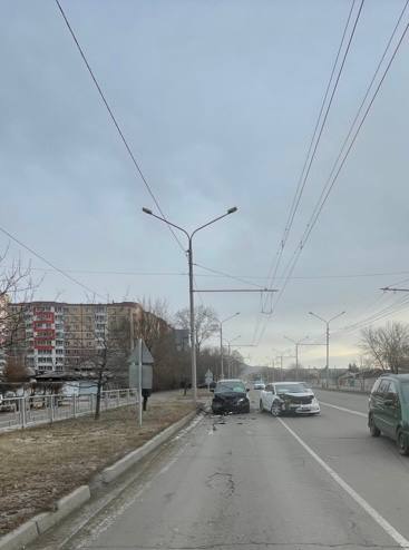 В Абакане столкнулись два автомобиля В Абакане столкнулись два автомобиля