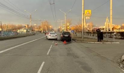 В Абакане столкнулись два автомобиля