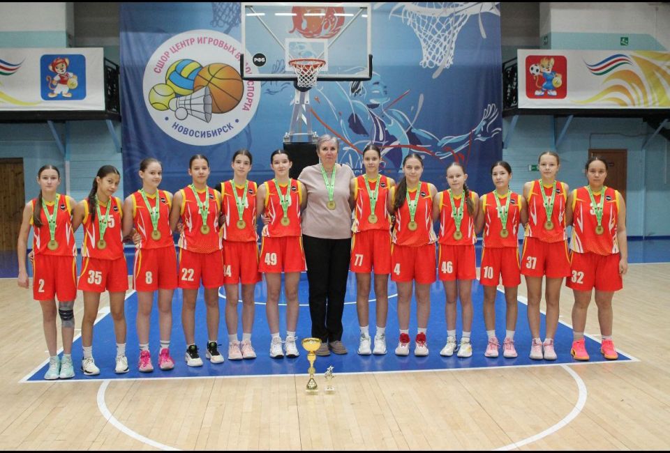 Команда абаканской «Спортивной школы по игровым видам спорта» триумфально завершила своё выступление на межрегиональном Первенстве Дальневосточного и Сибирского федеральных округов по баскетболу среди девушек до 15 лет...
