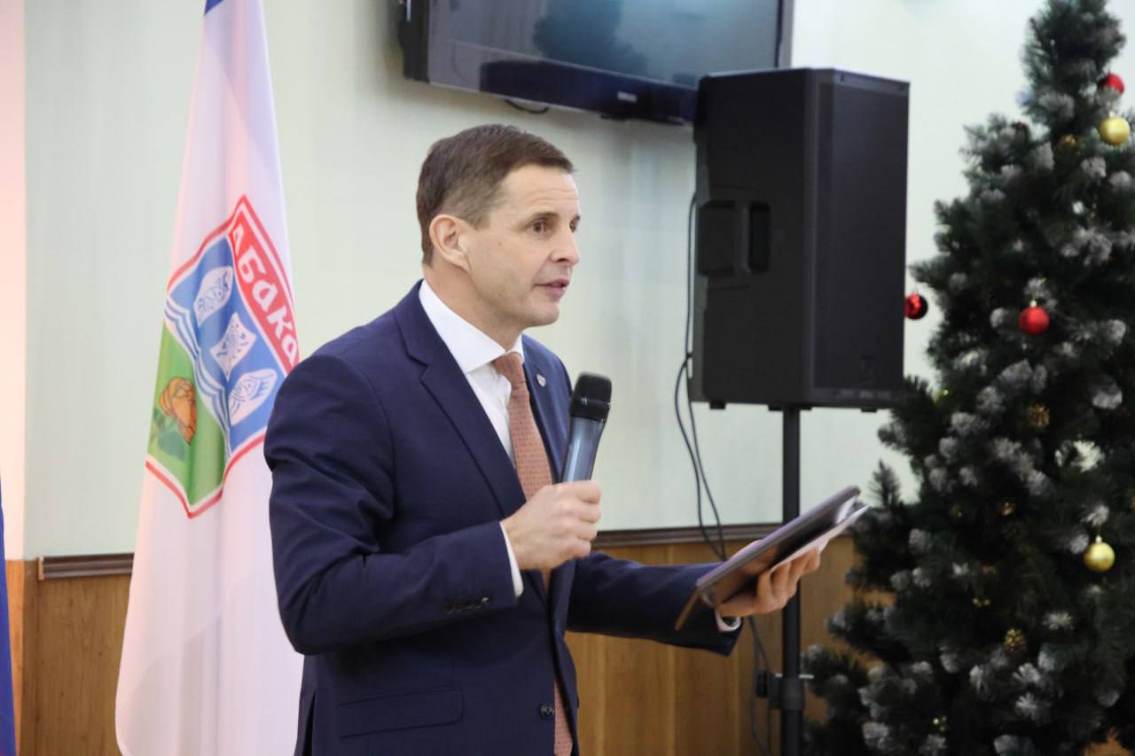 Алексей Лемин: Сегодня – День рождения Николая Генриховича Булакина, и мы в пятый раз вручаем премию его имени, высшую премию Абакана Алексей Лемин: Сегодня – День рождения Николая Генриховича Булакина, и мы в пятый раз вручаем премию его имени, высшую премию Абакана