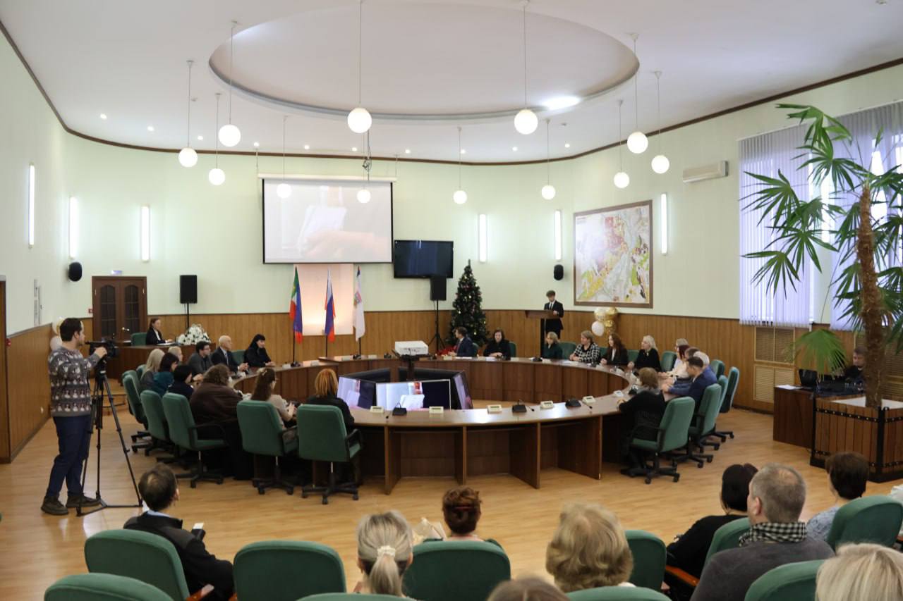 Алексей Лемин: Сегодня – День рождения Николая Генриховича Булакина, и мы в пятый раз вручаем премию его имени, высшую премию Абакана Алексей Лемин: Сегодня – День рождения Николая Генриховича Булакина, и мы в пятый раз вручаем премию его имени, высшую премию Абакана