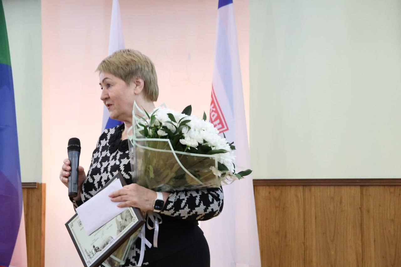 Алексей Лемин: Сегодня – День рождения Николая Генриховича Булакина, и мы в пятый раз вручаем премию его имени, высшую премию Абакана Алексей Лемин: Сегодня – День рождения Николая Генриховича Булакина, и мы в пятый раз вручаем премию его имени, высшую премию Абакана