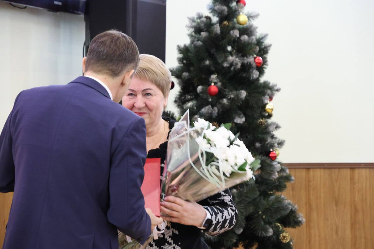 Алексей Лемин: Сегодня – День рождения Николая Генриховича Булакина, и мы в пятый раз вручаем премию его имени, высшую премию Абакана Алексей Лемин: Сегодня – День рождения Николая Генриховича Булакина, и мы в пятый раз вручаем премию его имени, высшую премию Абакана