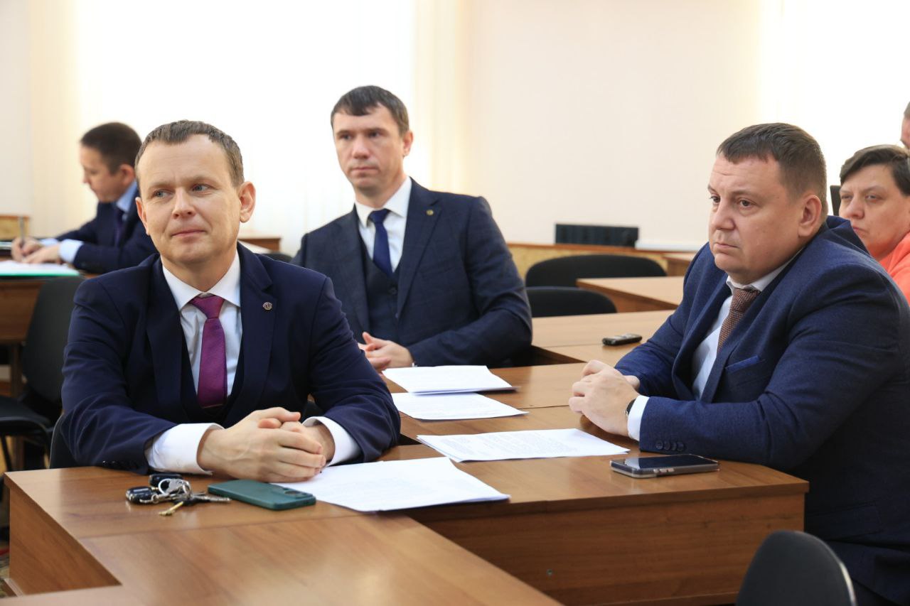 В парламенте Хакасии обсудили вопросы защиты национальных традиций и социальной справедливости В парламенте Хакасии обсудили вопросы защиты национальных традиций и социальной справедливости