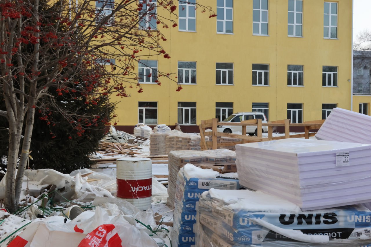 Сегодня на очередном штабе по выполнению капитального ремонта школы № 1 директор «Муниципального жилищного фонда» Андрей Аплошкин рассказал о выполненных работах и о том, на чём сосредоточены рабочие на этой неделе