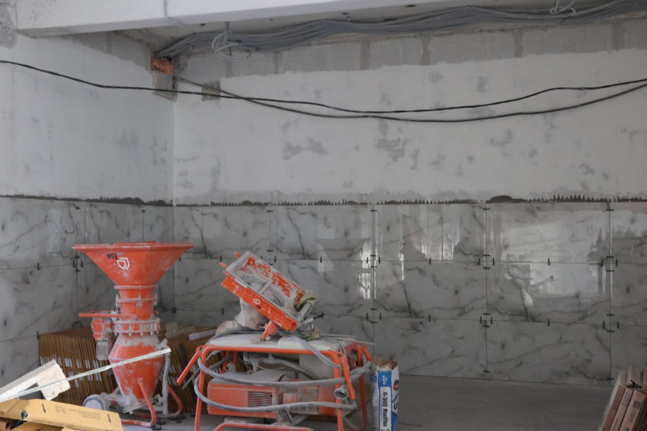 Сегодня на очередном штабе по выполнению капитального ремонта школы № 1 директор «Муниципального жилищного фонда» Андрей Аплошкин рассказал о выполненных работах и о том, на чём сосредоточены рабочие на этой неделе Сегодня на очередном штабе по выполнению капитального ремонта школы № 1 директор «Муниципального жилищного фонда» Андрей Аплошкин рассказал о выполненных работах и о том, на чём сосредоточены рабочие на этой неделе