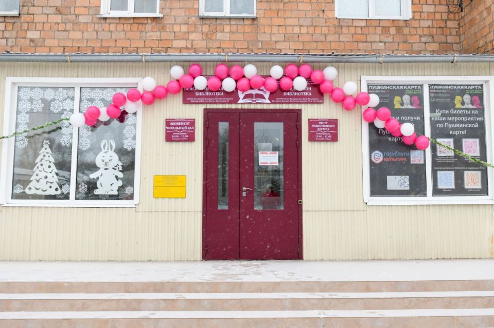 Глава Хакасии открыл Бейскую межпоселенческую районную библиотеку после капремонта