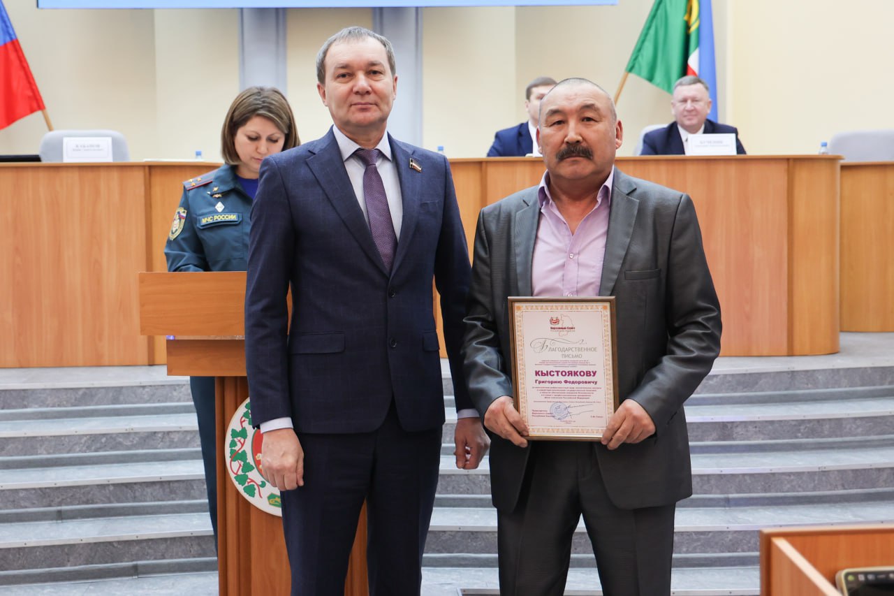 Денис Кабанов поздравил специалистов ГО и ЧС и предложил усилить превентивные меры в борьбе с пожарами Денис Кабанов поздравил специалистов ГО и ЧС и предложил усилить превентивные меры в борьбе с пожарами