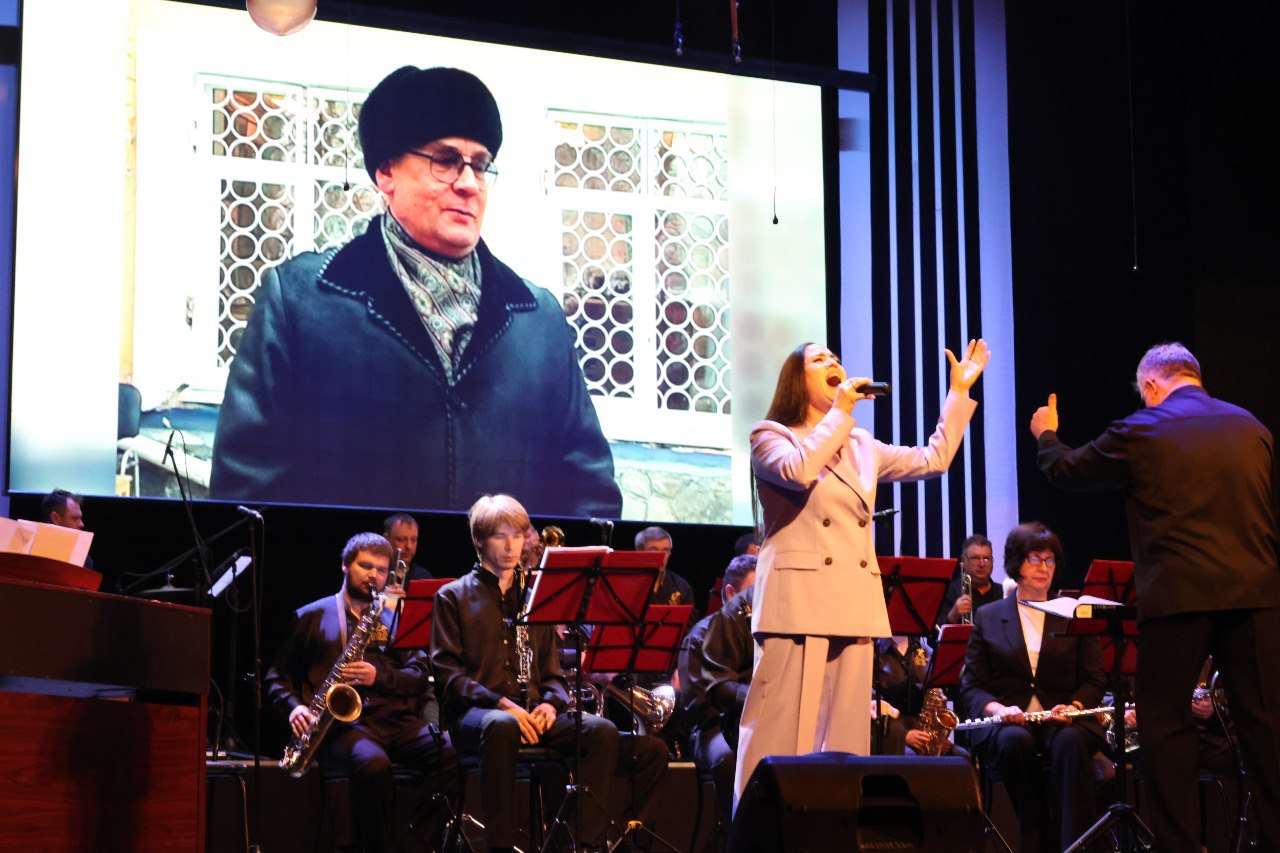 Концерт-память, концерт-благодарность, концерт-признание человеку, оставившему яркий след в истории Абакана, города, который по прошествии времени так и продолжает жить «в режиме Булакина» Концерт-память, концерт-благодарность, концерт-признание человеку, оставившему яркий след в истории Абакана, города, который по прошествии времени так и продолжает жить «в режиме Булакина»