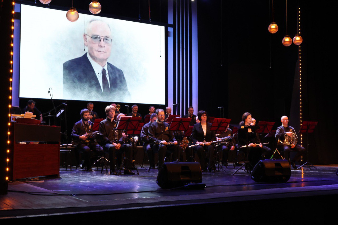 Концерт-память, концерт-благодарность, концерт-признание человеку, оставившему яркий след в истории Абакана, города, который по прошествии времени так и продолжает жить «в режиме Булакина» Концерт-память, концерт-благодарность, концерт-признание человеку, оставившему яркий след в истории Абакана, города, который по прошествии времени так и продолжает жить «в режиме Булакина»