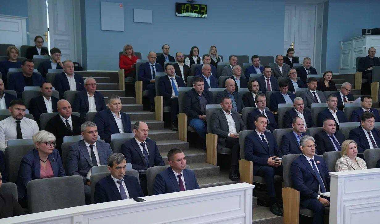 Министр экономического развития Хакасии выступил с докладом по вопросу текущего состояния угольной отрасли Министр экономического развития Хакасии выступил с докладом по вопросу текущего состояния угольной отрасли