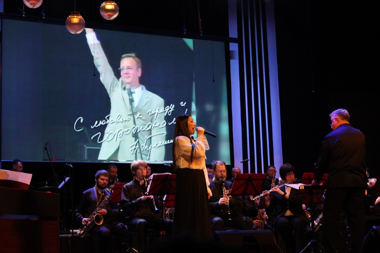 Концерт-память, концерт-благодарность, концерт-признание человеку, оставившему яркий след в истории Абакана, города, который по прошествии времени так и продолжает жить «в режиме Булакина» Концерт-память, концерт-благодарность, концерт-признание человеку, оставившему яркий след в истории Абакана, города, который по прошествии времени так и продолжает жить «в режиме Булакина»