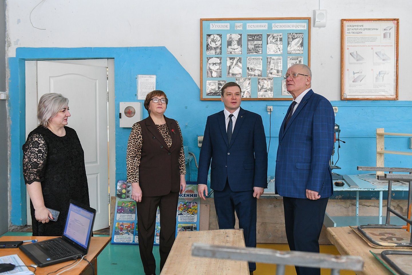 Нацпроект «Образование» в действии: Валентин Коновалов подарил ученикам Бейского района школьный автобус Нацпроект «Образование» в действии: Валентин Коновалов подарил ученикам Бейского района школьный автобус