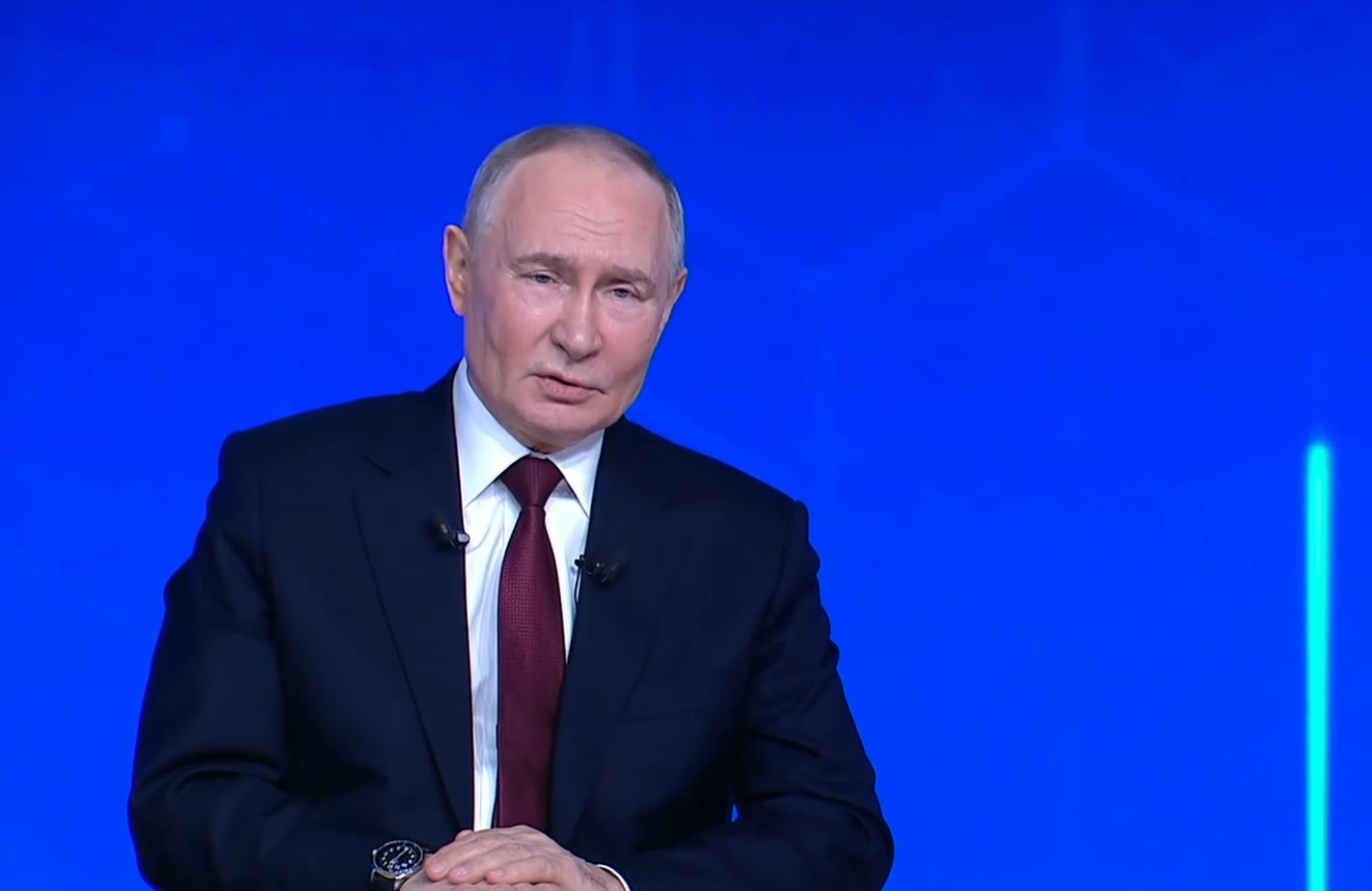 Владимир Путин:. - Зеленский артист, и артист талантливый