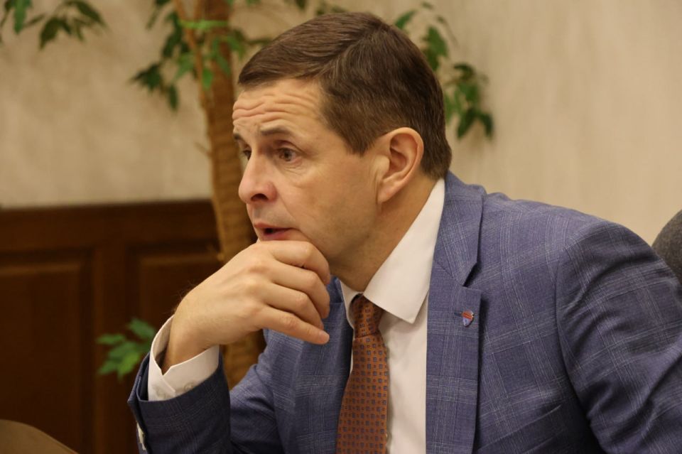 Сегодня Глава города Абакана Алексей Лемин обсудил с ответственными специалистами итоги исполнения национального проекта «Экологическое благополучие», федерального проекта «Чистый воздух» в 2025 году и приём заявлений от...