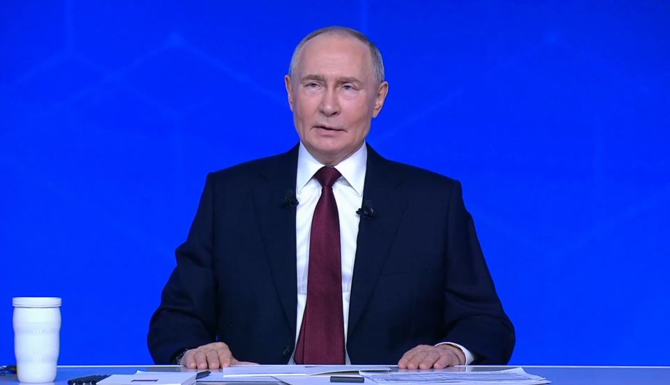 Глава государства:. - Произошло несколько волн расширения НАТО, и это движение военной инфраструктуры к нашим границам вызывало и вызывает нашу законную озабоченность