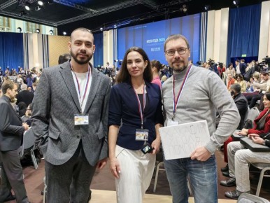 В Москве на "Прямой линии" в эти минуты работают три журналиста из Хакасии: Вадим Ермолин, Ольга Стельмах, Виктор Лебедев