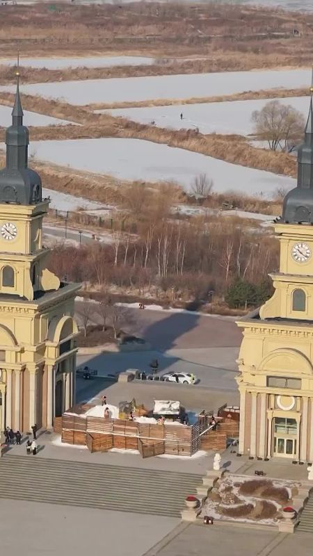 В китайском Харбине появился огромный снеговик, сопоставимый по высоте с шестиэтажным домом