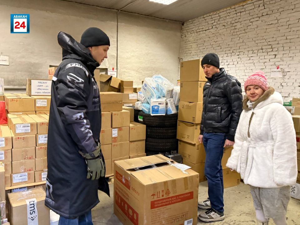 Большую партию гумпомощи передали на городской склад абаканские предприниматели