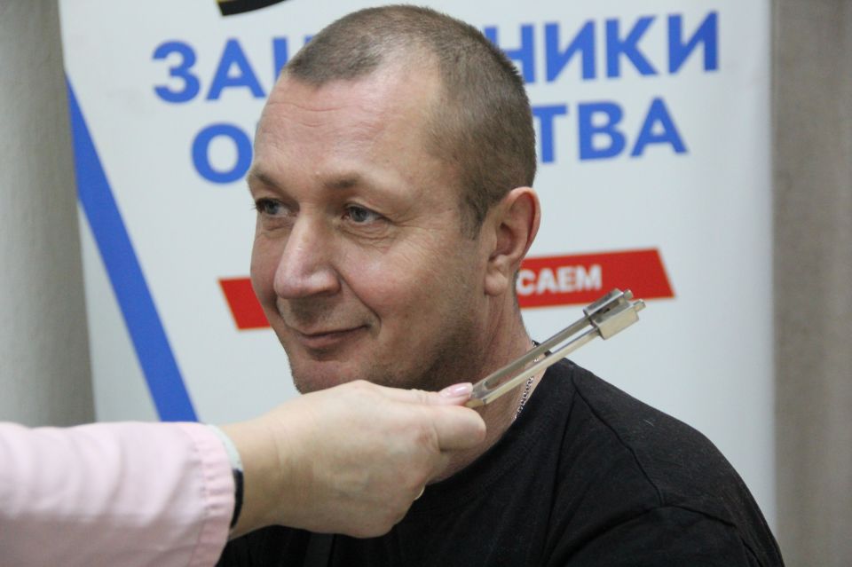 Забота о слухе наших Героев: Федеральные специалисты провели диагностику для ветеранов СВО в Хакасии