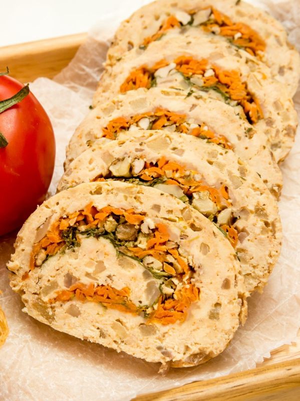 Куриный рулет с яблоком и пармезаном: неожиданное сочетание, которое стоит попробовать