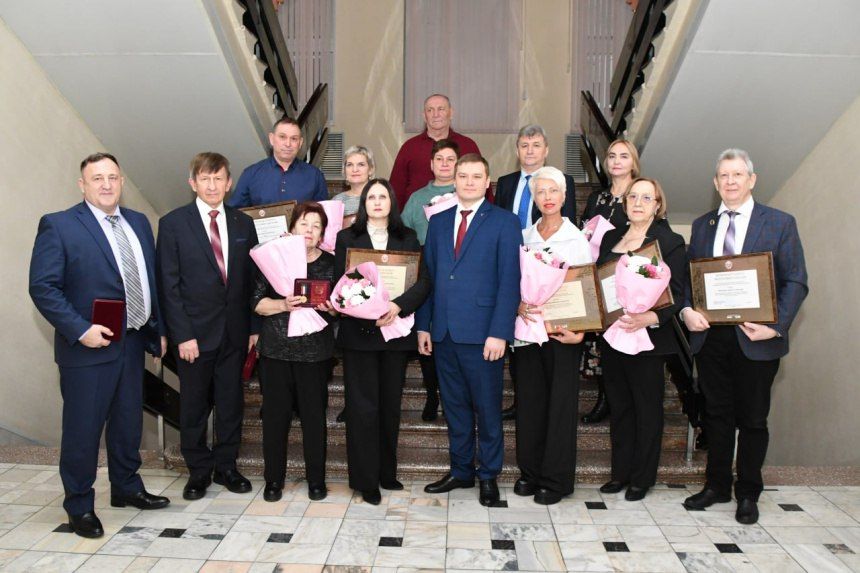 В правительстве Хакасии чествовали отличившихся жителей республики