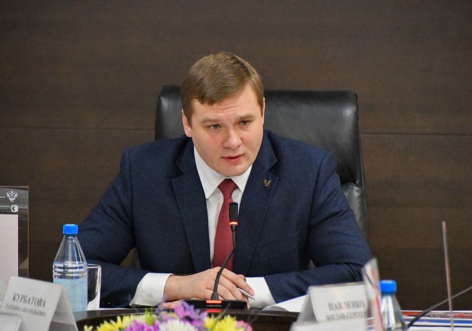 Глава Хакасии о строительстве крытого ледового катка в Абазе