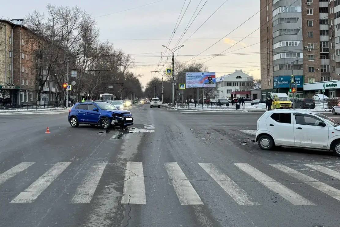 В Абакане проезд на красный стал причиной ДТП В Абакане проезд на красный стал причиной ДТП