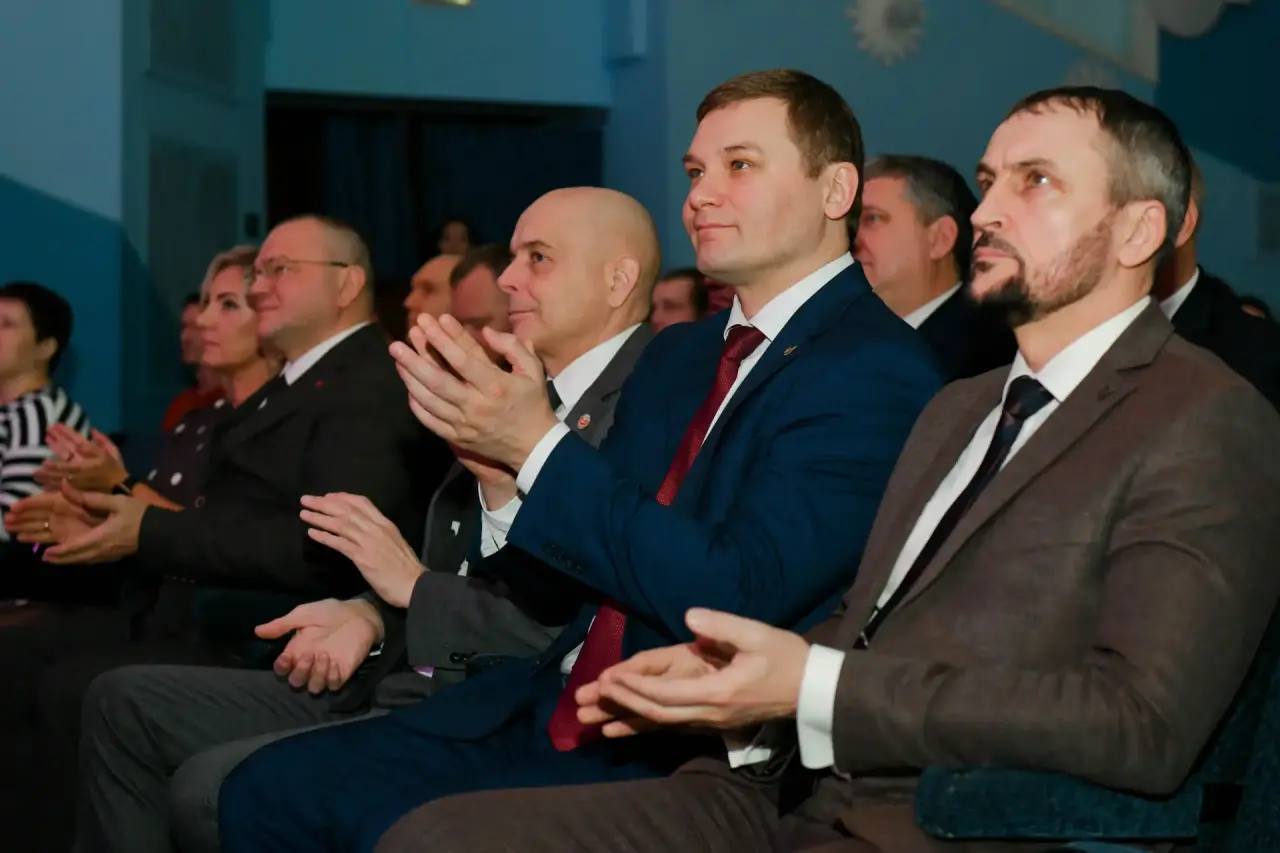 Валентин Коновалов поздравил работников и ветеранов энергетической отрасли с профессиональным праздником! Валентин Коновалов поздравил работников и ветеранов энергетической отрасли с профессиональным праздником!