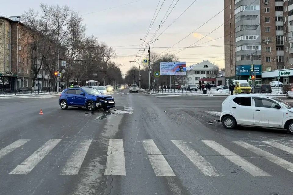 Решила проскочить на красный: в Абакане женщина за рулём Suzuki спровоцировала серьезное ДТП