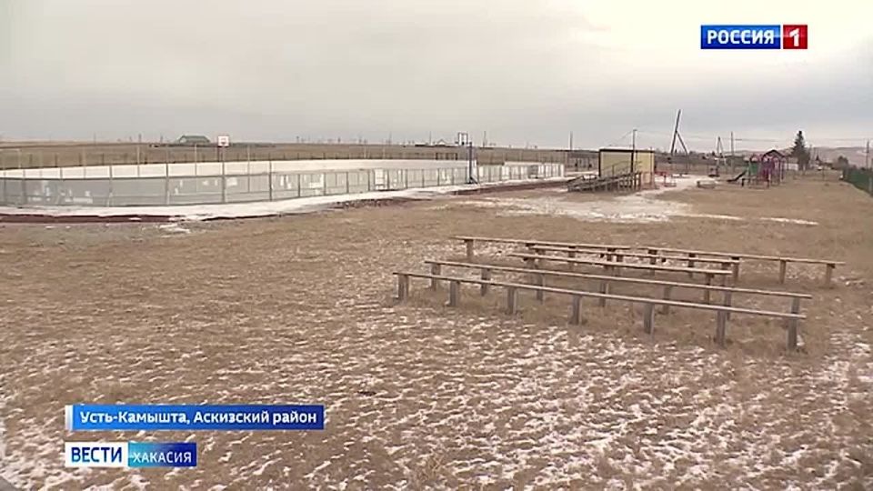 Жители Усть-Камышты могут кататься на коньках