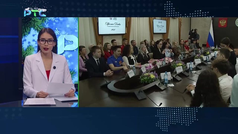 В ПРАВИТЕЛЬСТВЕ ХАКАСИИ ОТМЕТИЛИ УЧАЩУЮСЯ И РАБОТАЮЩУЮ МОЛОДЁЖЬ